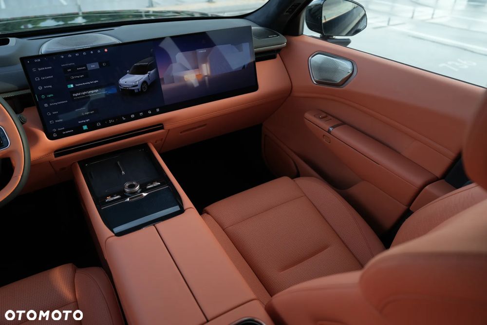 Lynk & Co 900 - 9