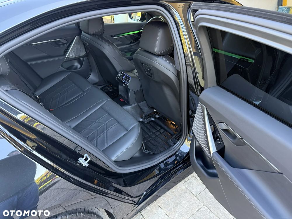 BMW Seria 5 520d xDrive mHEV M Sport - 11