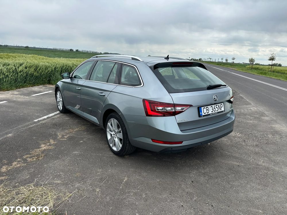 Skoda Superb 2.0 TDI SCR 4x4 Style DSG - 9