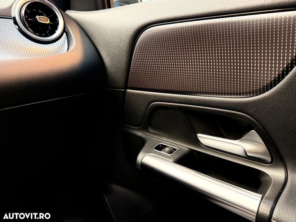 Mercedes-Benz GLA 250 e 8G-DCT Special Edition - 24