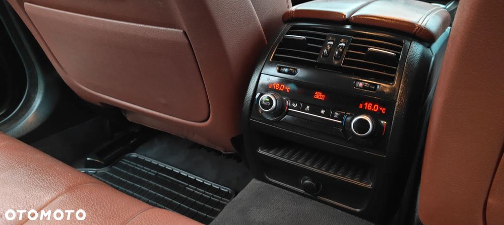 BMW Seria 5 525d Luxury Line - 32