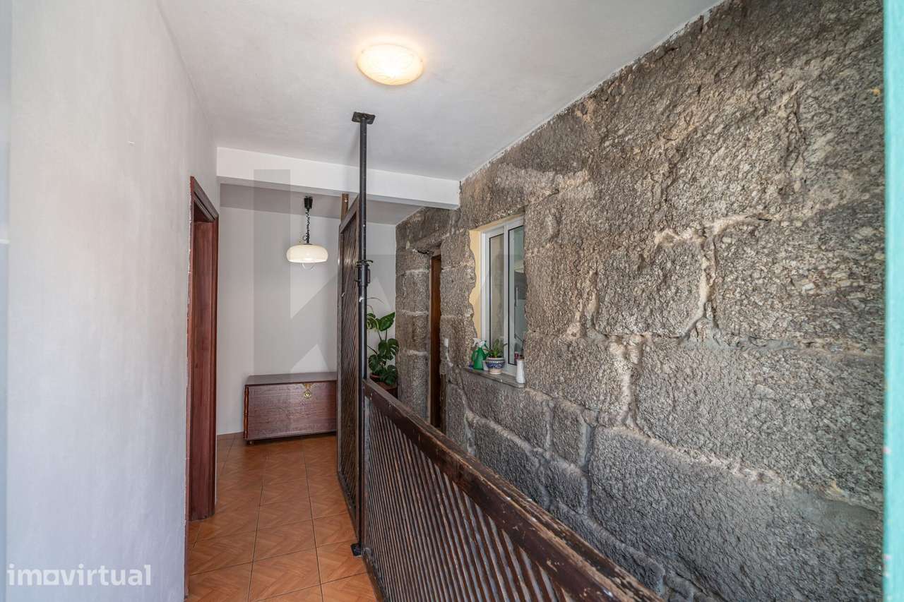 Moradia T5 | Fachada de Pedra e Potencial para Turismo ou Família em F - Grande imagem: 5/26