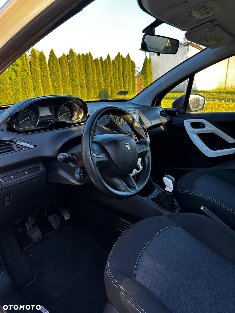 Peugeot 208 - 17