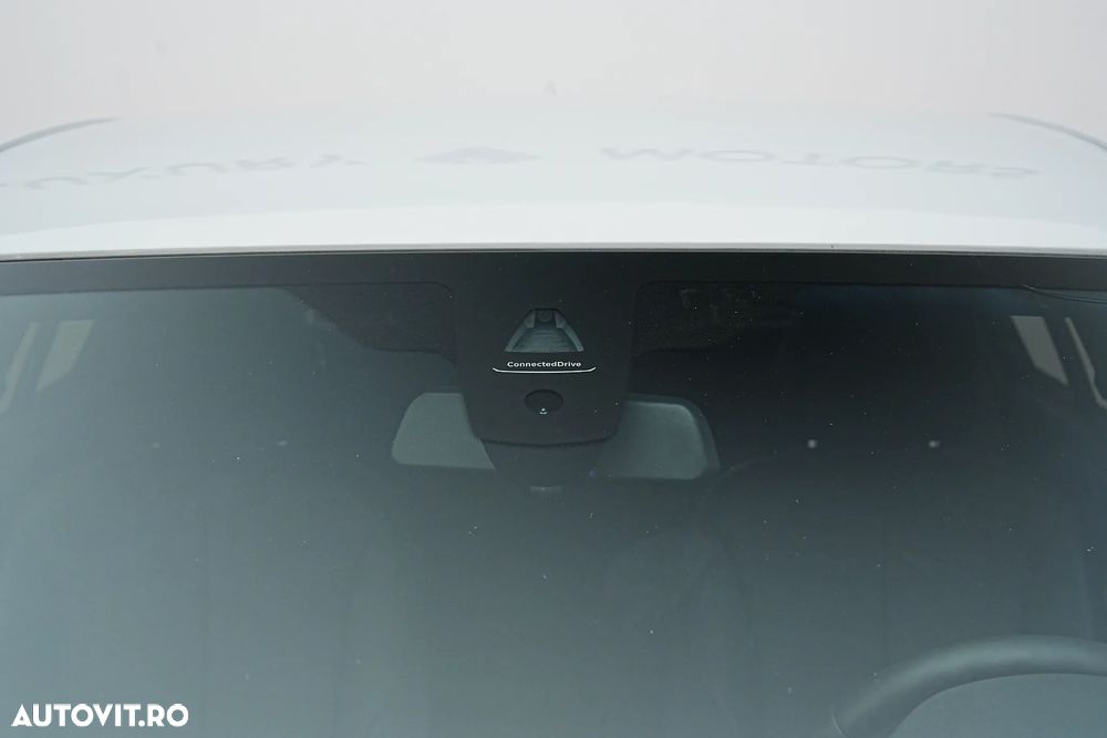 BMW Seria 3 330e iPerformance M Sport - 31