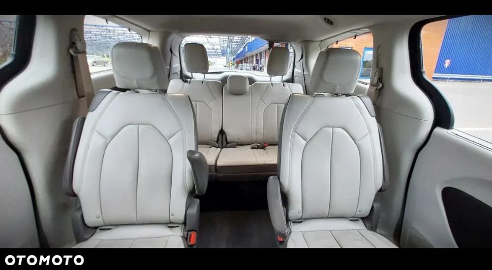 Chrysler Pacifica - 14
