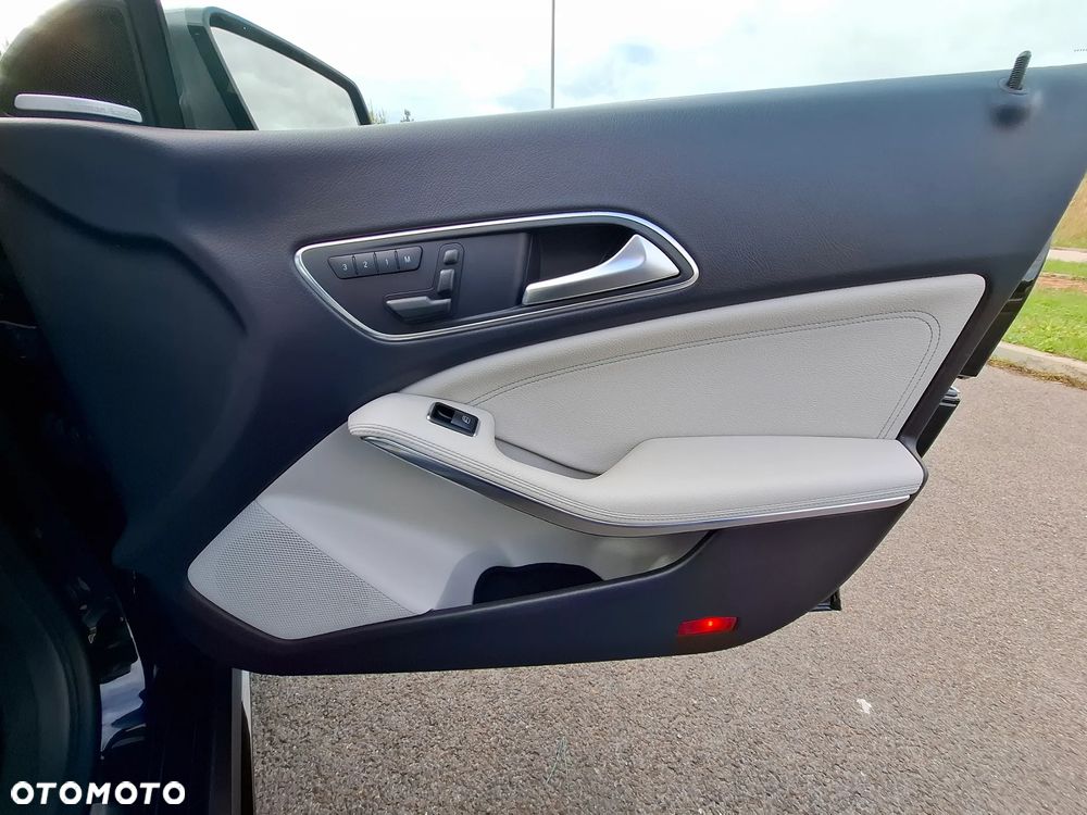 Mercedes-Benz CLA 250 7G-DCT AMG Line - 32