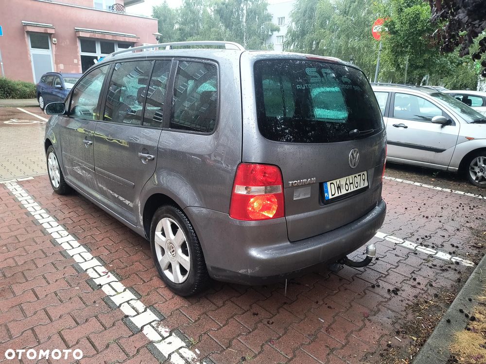 Volkswagen Touran 2.0 TDI Highline - 2