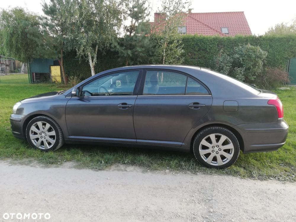 Toyota Avensis - 4