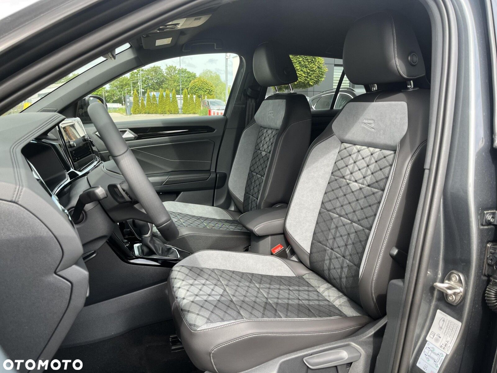 Volkswagen T-Roc - 12