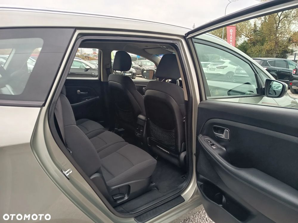 Kia Carens 1.6 GDI Fifa World Cup Edition - 33