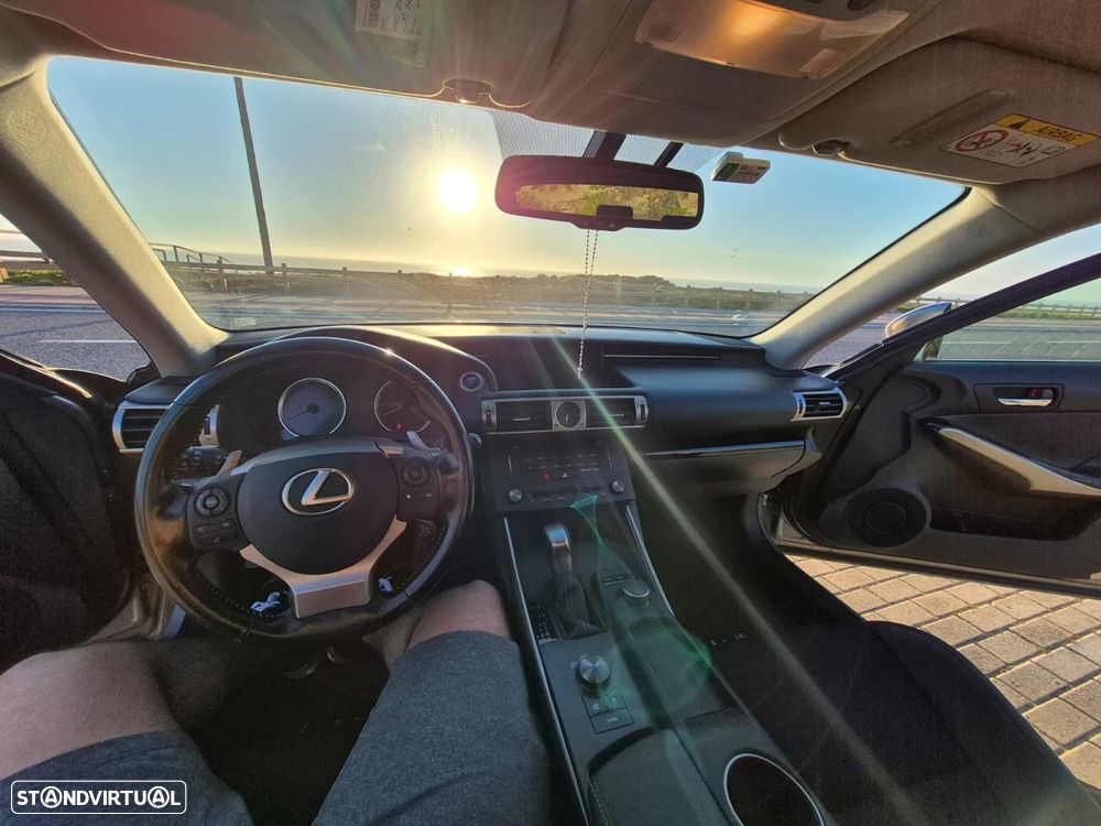 Lexus IS 300H Executive - 19