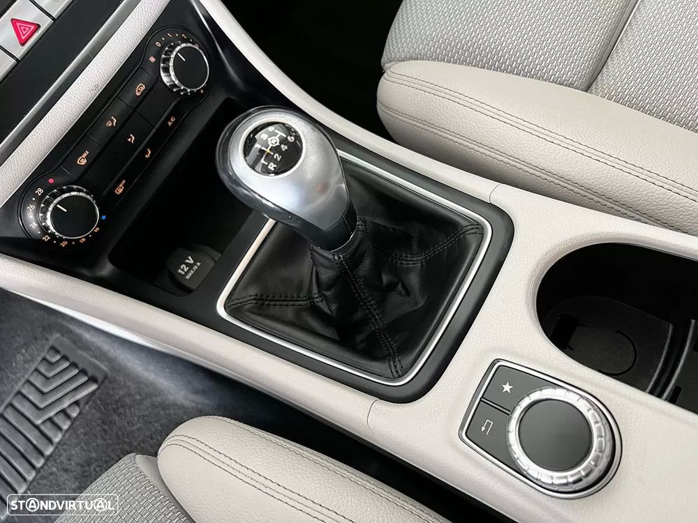 Mercedes-Benz CLA 180 d - 15