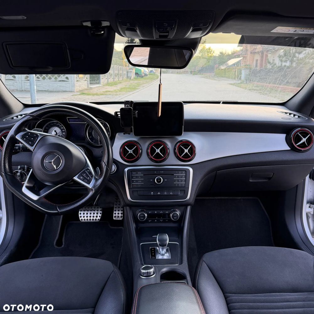 Mercedes-Benz CLA 45 AMG 4Matic 7G-DCT - 12