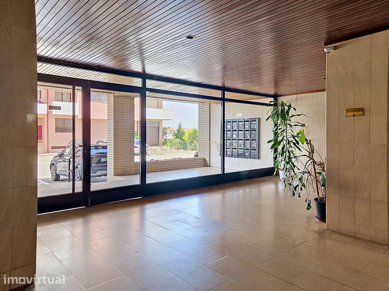 Apartamento T2 totalmente renovado - Grande imagem: 3/36