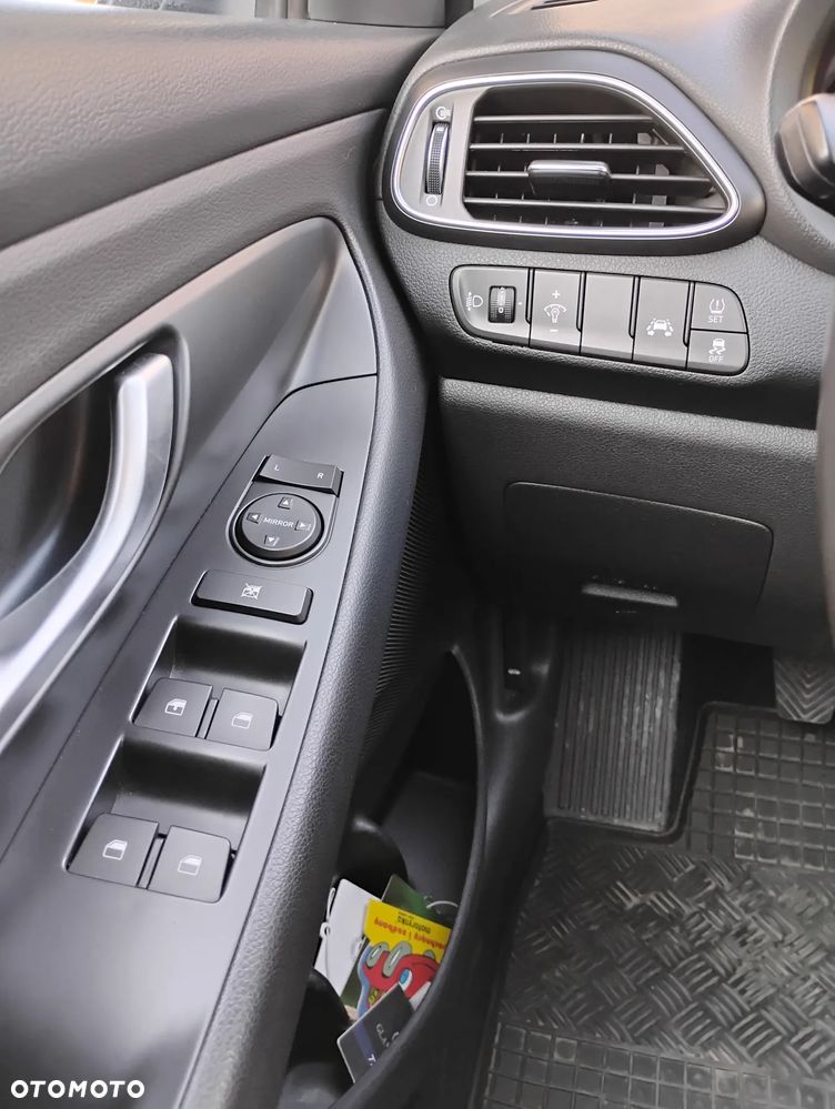 Hyundai i30 1.4 Classic + - 12