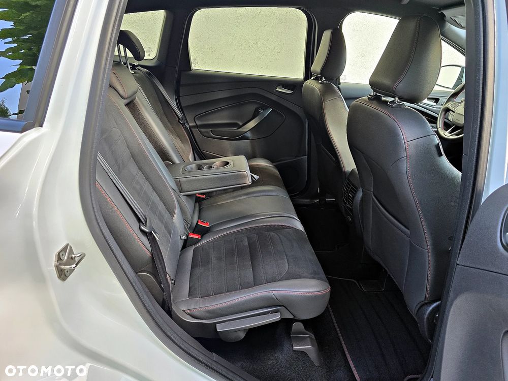 Ford Kuga 1.5 EcoBoost 2x4 ST-Line - 32