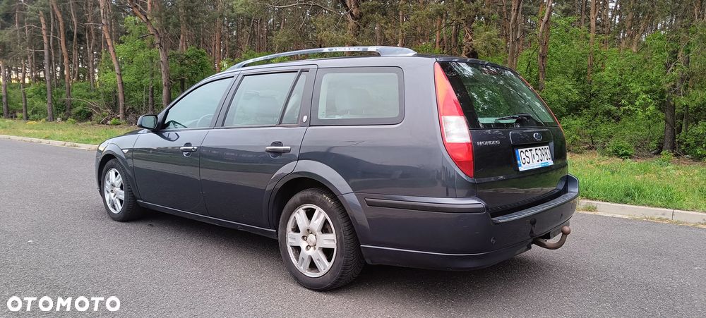 Ford Mondeo 2.0 Ghia - 12