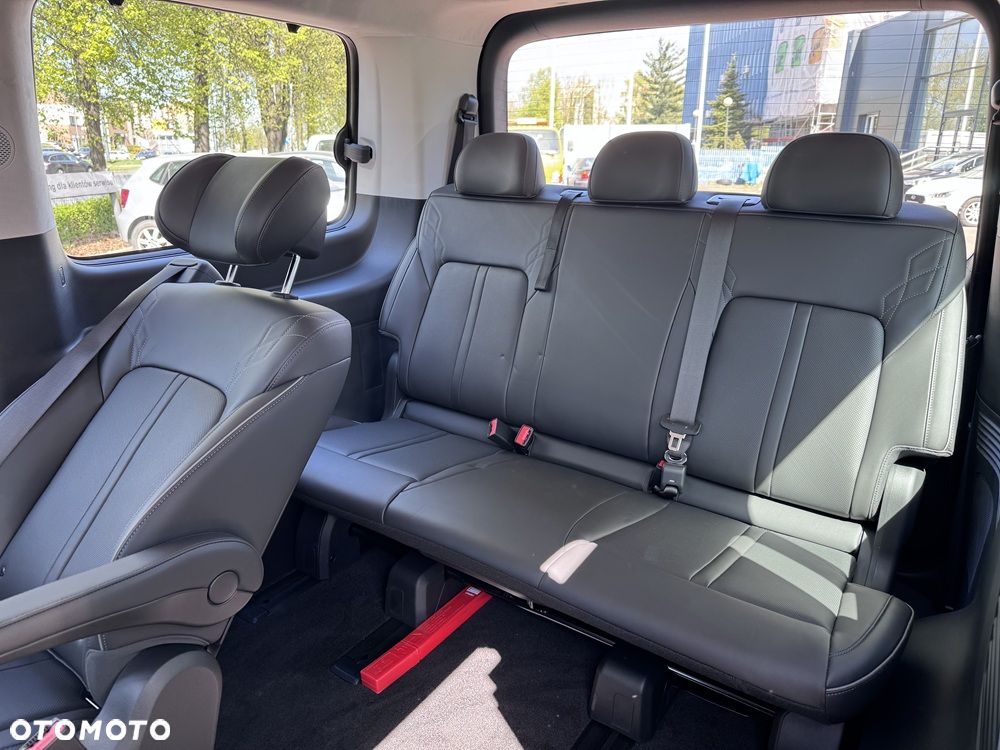 Hyundai Staria 1.6 T-GDI HEV Luxury - 16