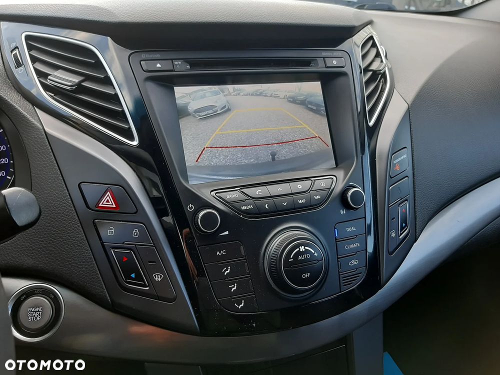 Hyundai i40 Kombi blue 1.6 Family - 16