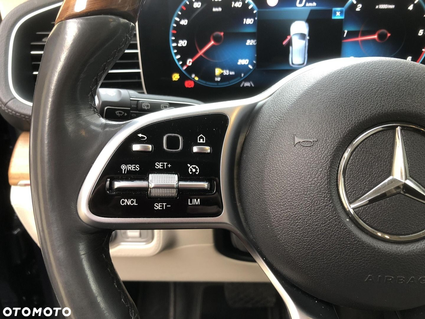 Mercedes-Benz GLE 300 d 4-Matic - 16