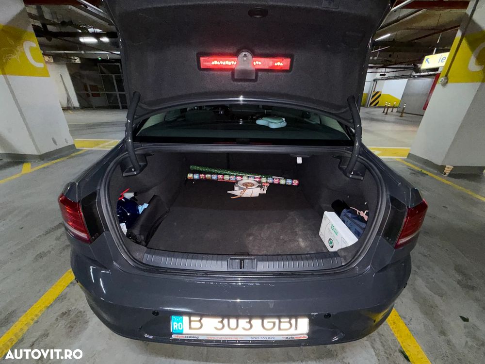 Volkswagen Passat - 8