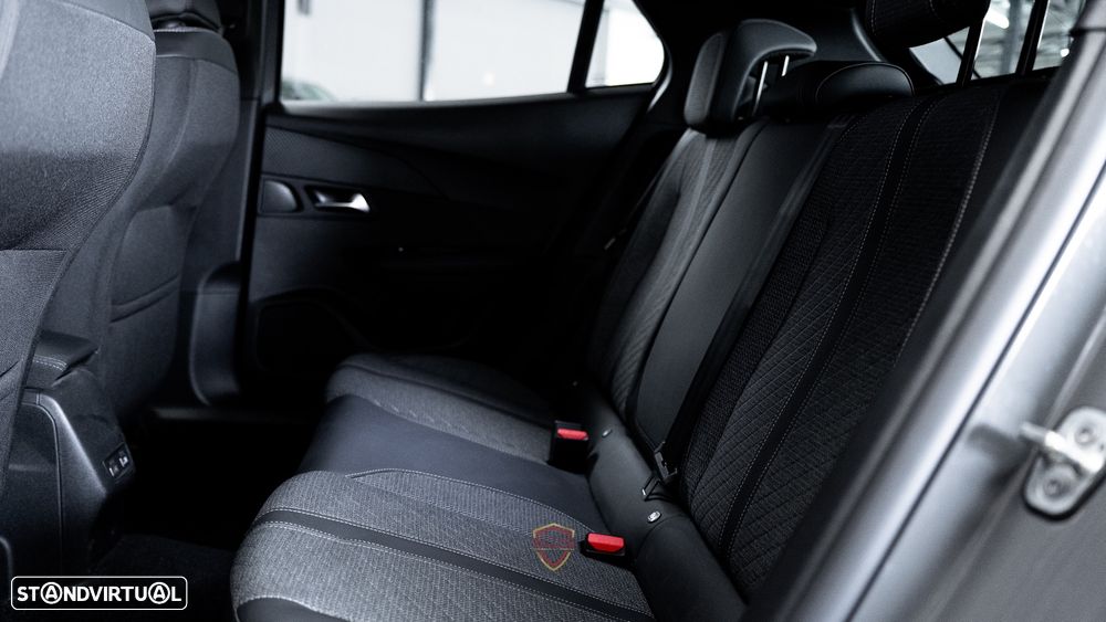 Peugeot 2008 1.5 BlueHDi Allure Pack EAT8 - 34