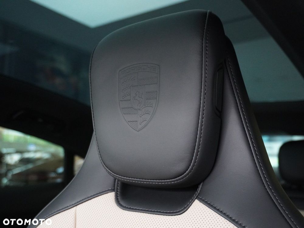 Porsche Taycan 105kWh 4S Black Edition - 26