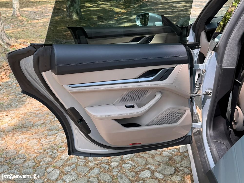 Porsche Taycan Cross Turismo 4 - 22
