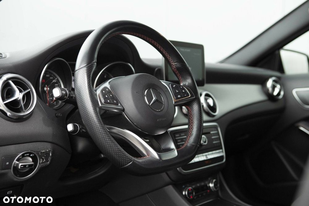 Mercedes-Benz GLA 220 4-Matic AMG Line - 17