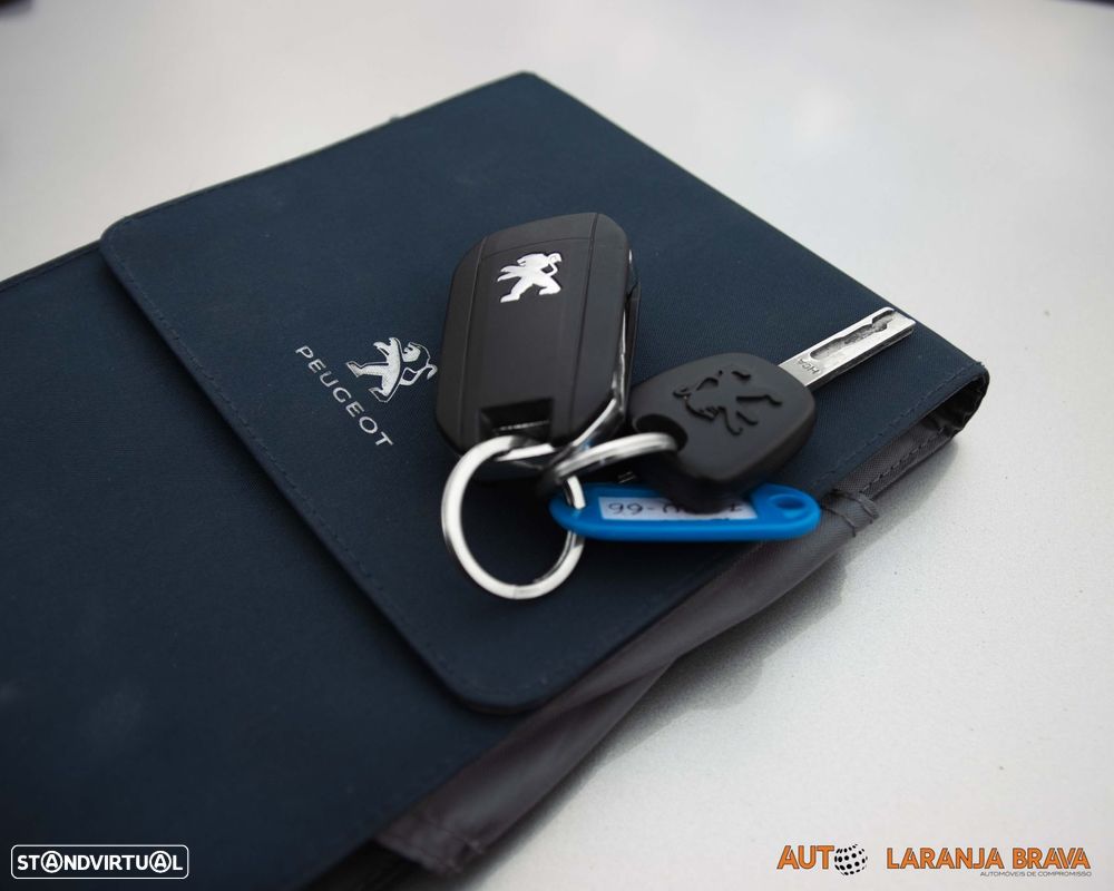 Peugeot 2008 1.2 PureTech Allure - 40
