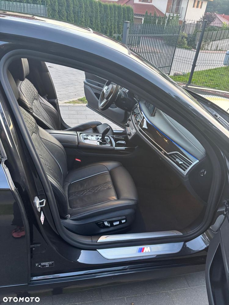 BMW Seria 7 745e sport - 14
