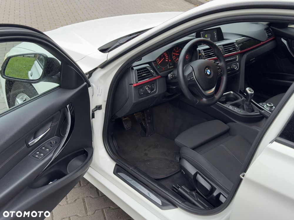 BMW Seria 3 318d Sport Line EU6 - 10