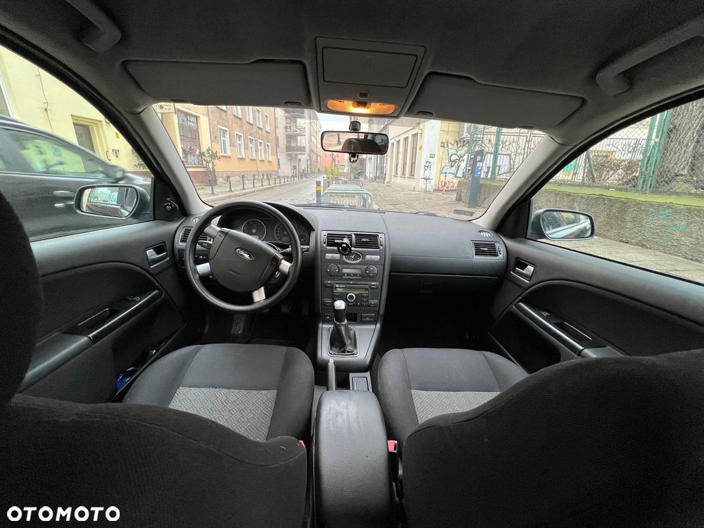 Ford Mondeo 2.0 TDDi Ambiente - 8