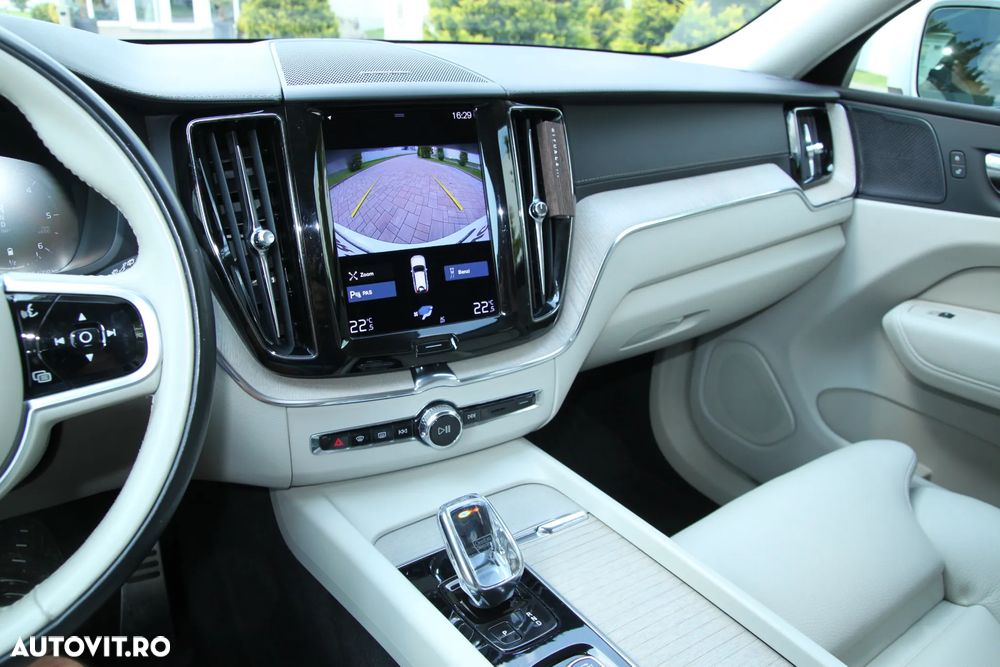 VOLVO XC60 2021 — imagine 8