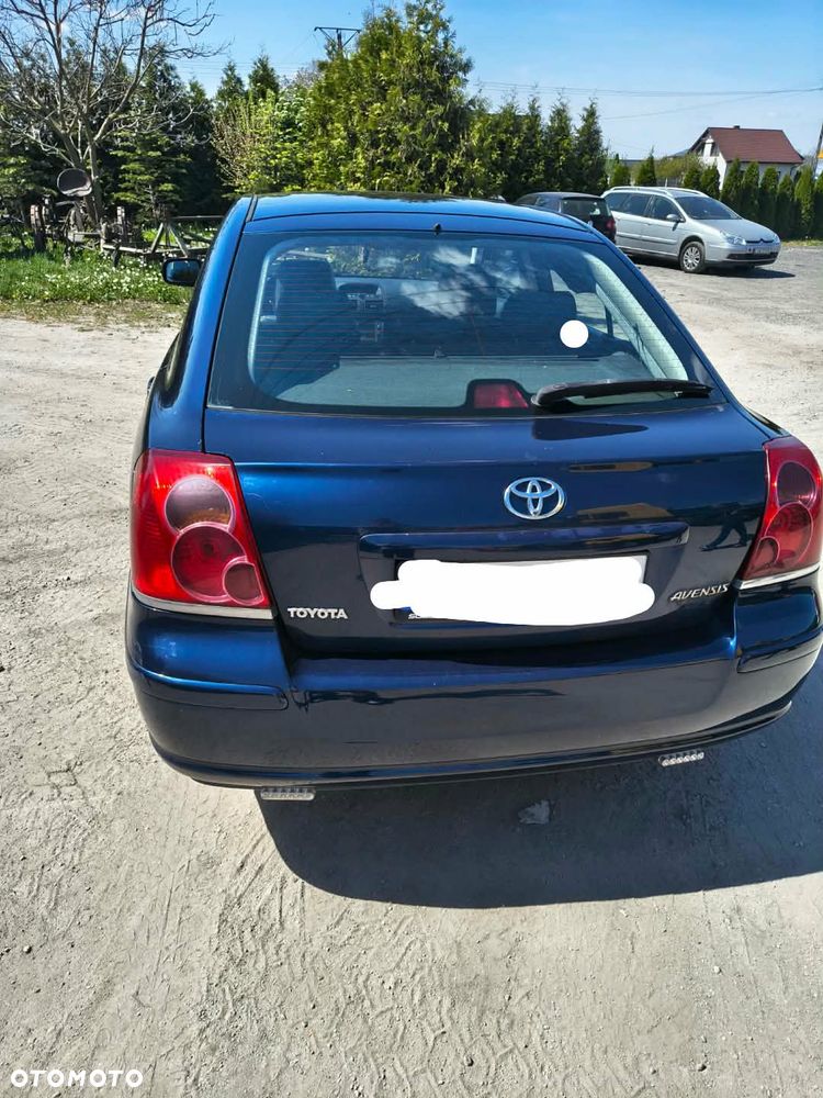 Toyota Avensis - 8