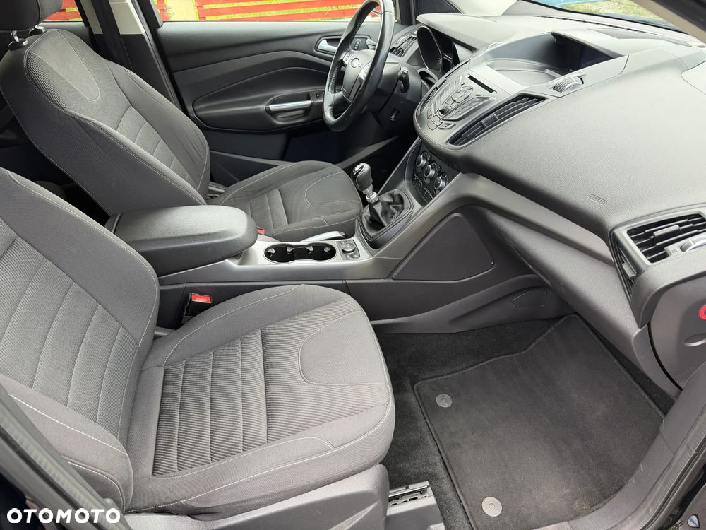 Ford Kuga 2.0 TDCi 2x4 Titanium - 19