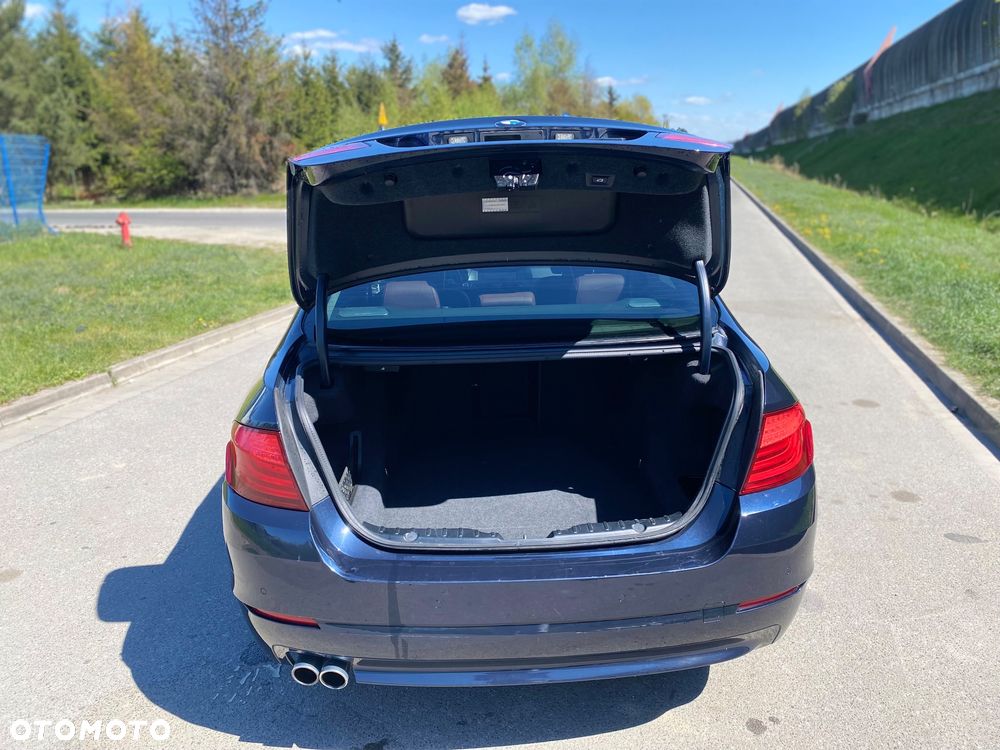 BMW Seria 5 525d xDrive - 17