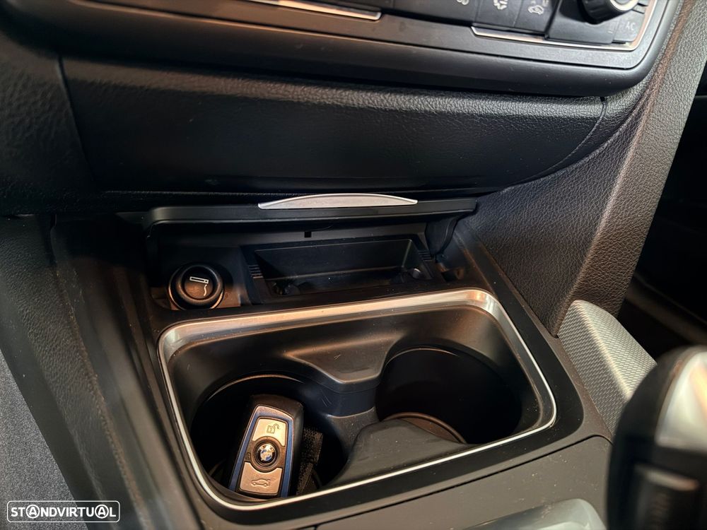 BMW 320 d Auto Pack M - 28