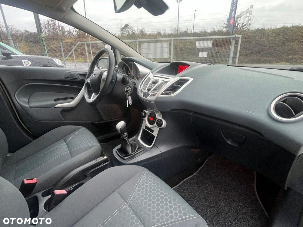 Ford Fiesta 1.25 Ambiente EU5 - 36