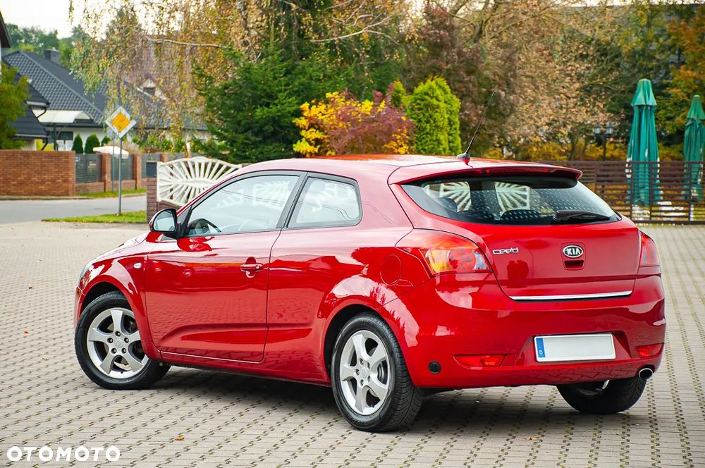 Kia ProCeed ver-pro-cee-d-1-6-comfort-plus - 4