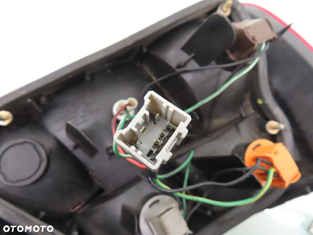 LAMPA PRAWA TYLNA HONDA ACCORD VI - 2