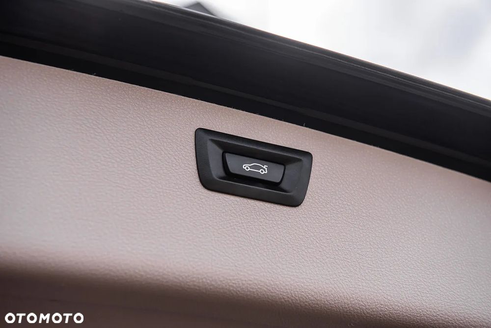 BMW Seria 3 320i Touring Edition Luxury Line Purity - 31