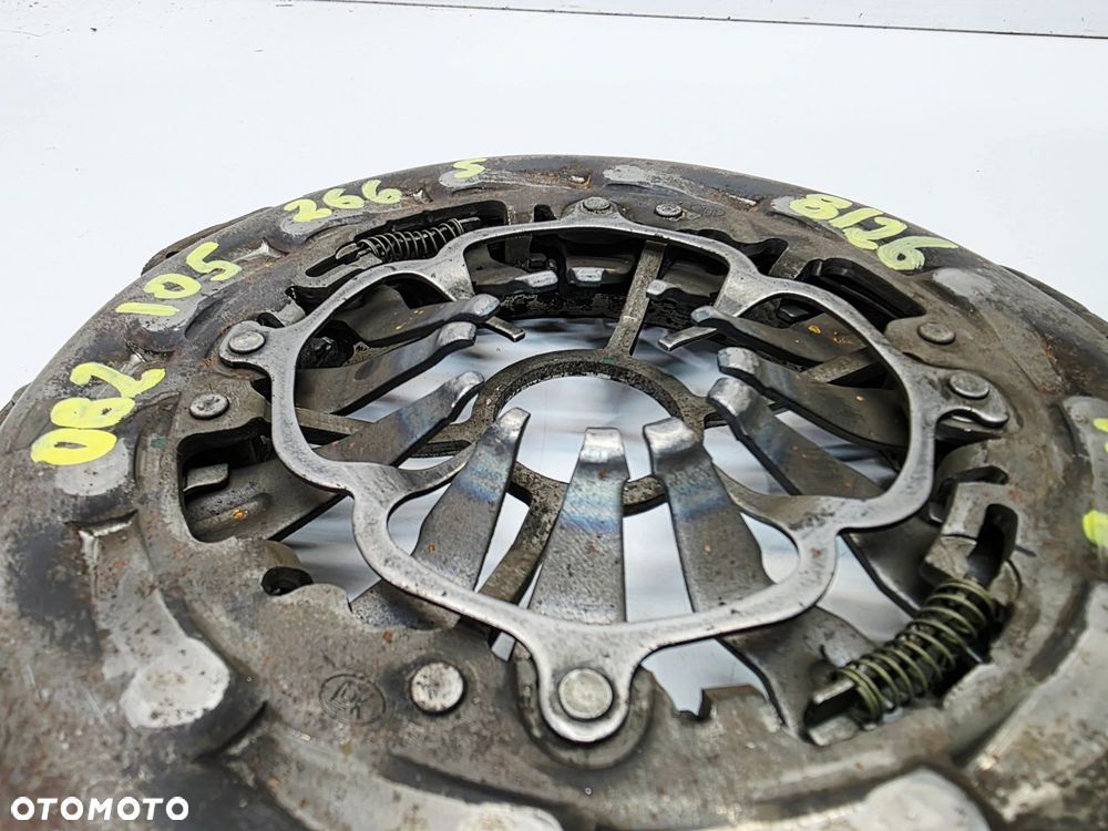 KOŁO DWUMASOWE SPRZĘGŁO AUDI A4 B8 A5 2.0 TDI TFSI 0B2105266S 8/26 - 8