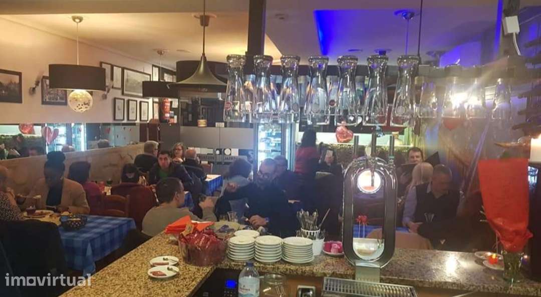 Exe:oportunidade cedencia cotas Restaurante emblemático centro porto - Grande imagem: 2/3