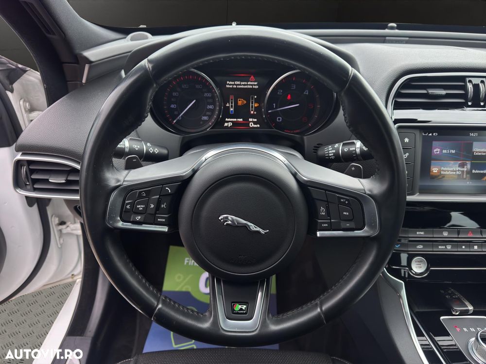 Jaguar XE 2.0 R-Sport - 6