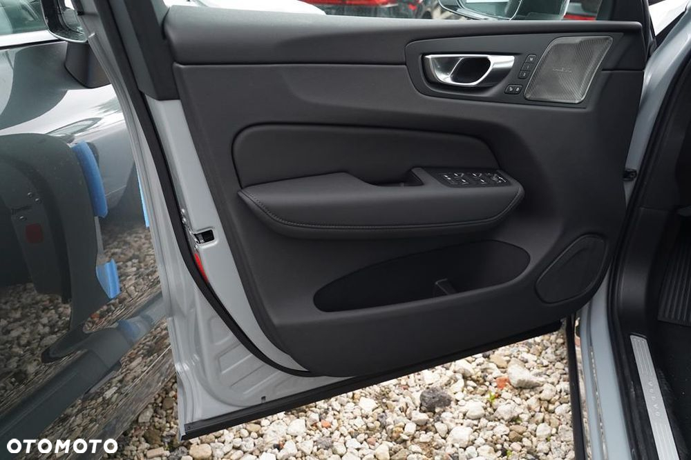 Volvo XC 60 B5 B AWD Plus Dark - 10