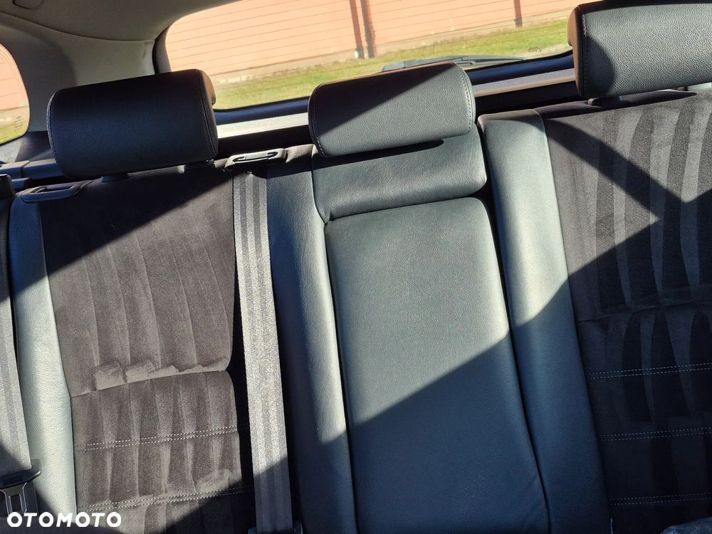 Toyota Avensis 2.2 D-CAT Premium - 10