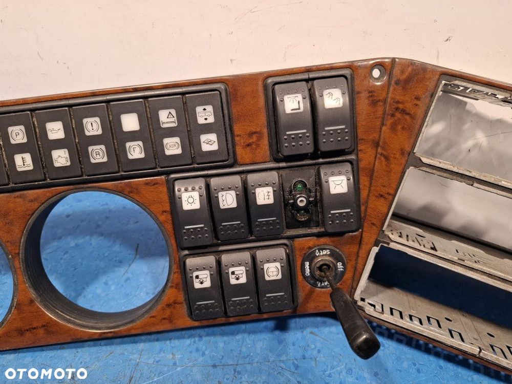 BOVA FUTURA STREFA KIEROWCY DESKA ROZDZIELCZA  KOKPIT - 3