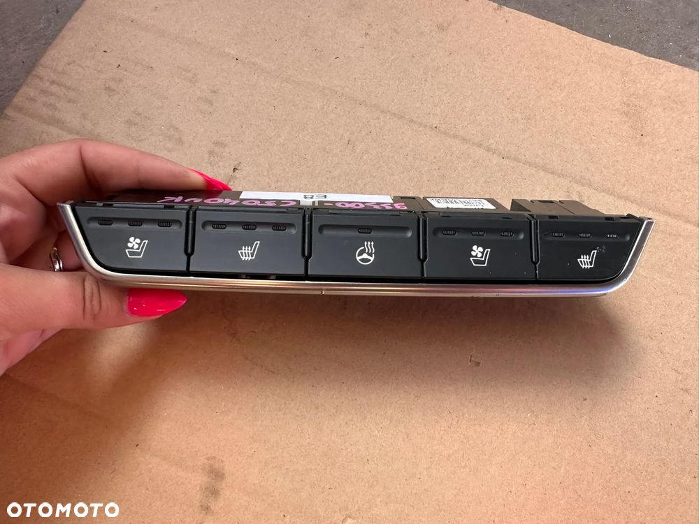 Przycisk, panel podgrzewania foteli Kia Sorento III 93300C5040WK 299144620 - 3