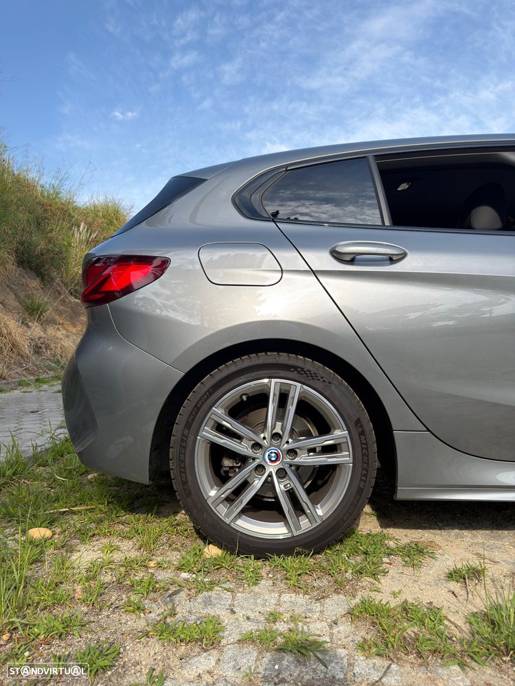 BMW 116 d Pack 50 anos M Auto - 12